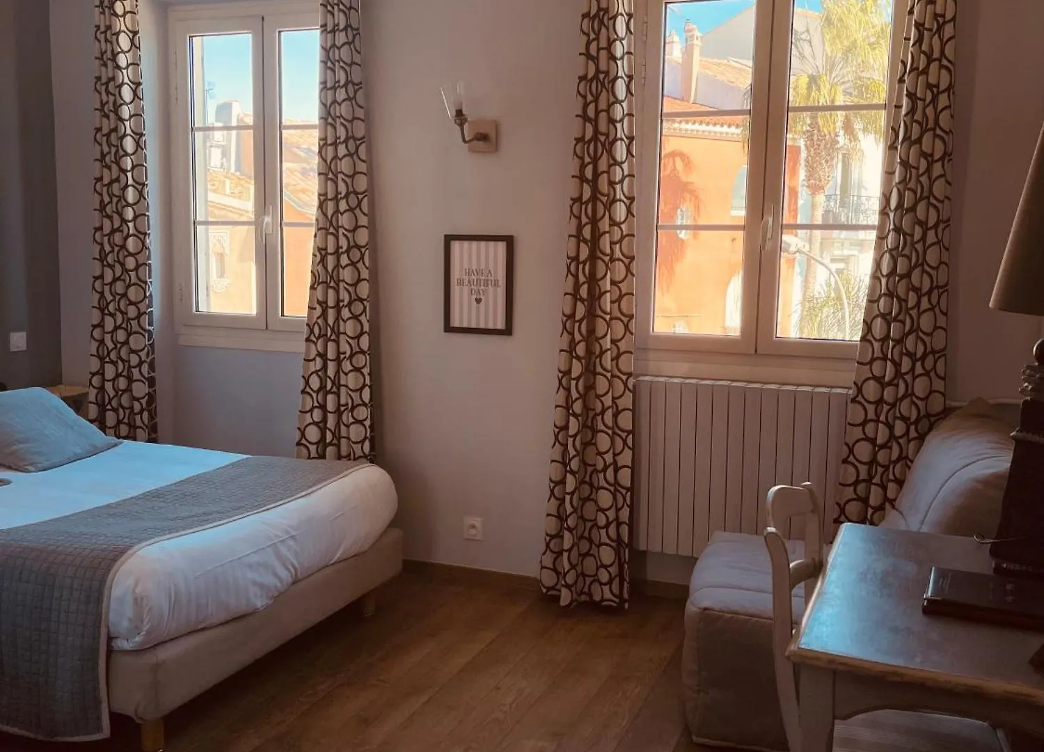**  Hotel Restaurant De La Tour Sanary-sur-Mer Francie