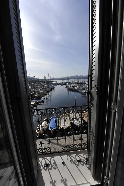 Hotel Restaurant De La Tour Sanary-sur-Mer