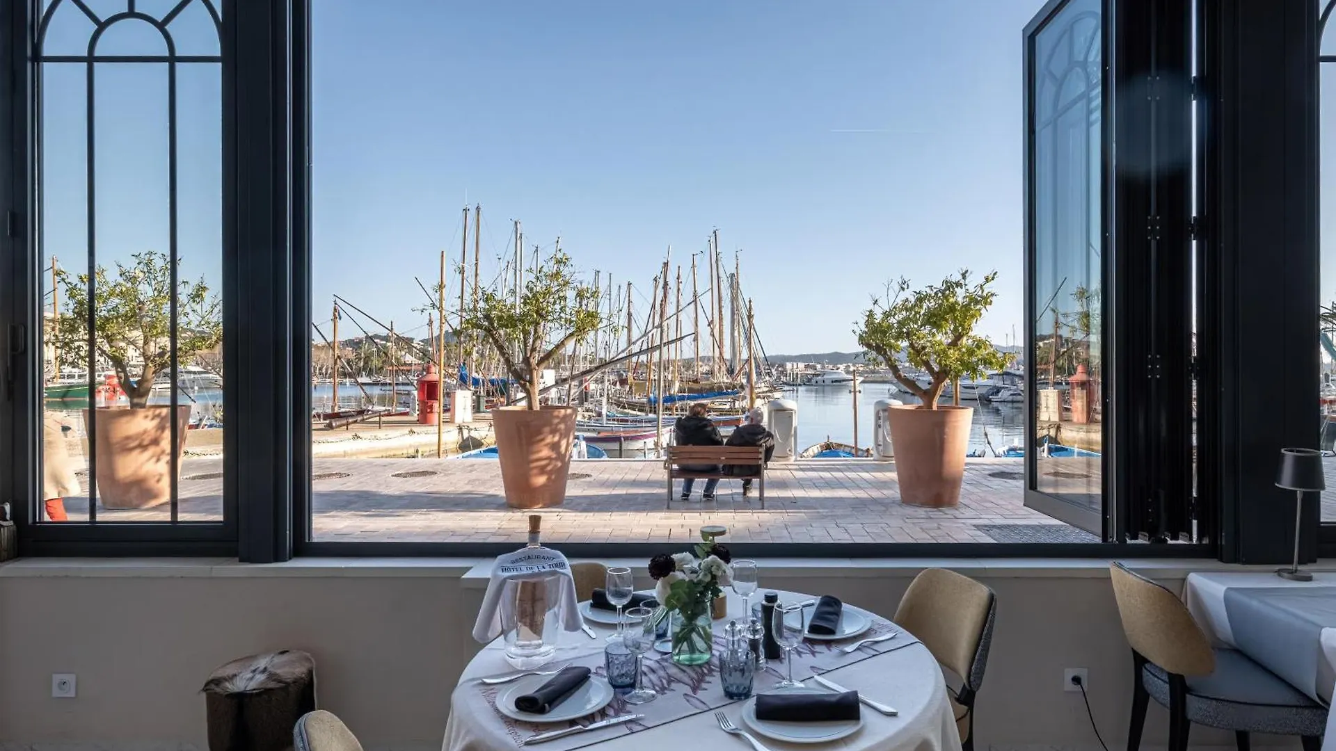 Hotel Restaurant De La Tour Sanary-sur-Mer 2*,